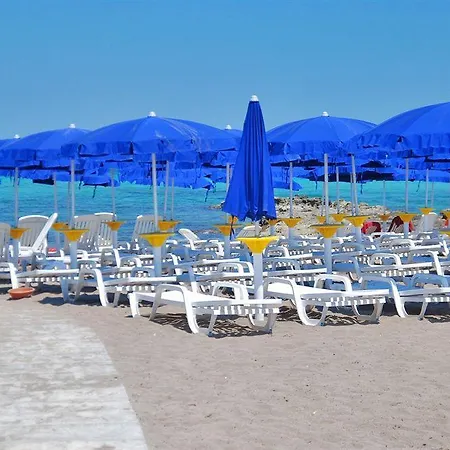 אתר נופש Torre Guaceto 4*